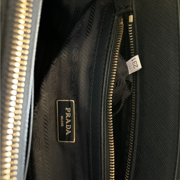 Prada Galleria Saffiano leather bag, Medium size - Picture 9 of 16